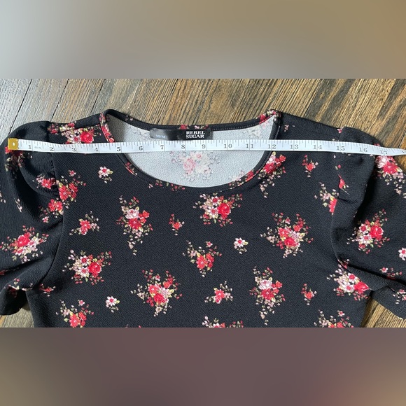 Rebel Sugar Floral Dress, Black & Red Short Sleeve, Size Medium - Picture 4 of 7